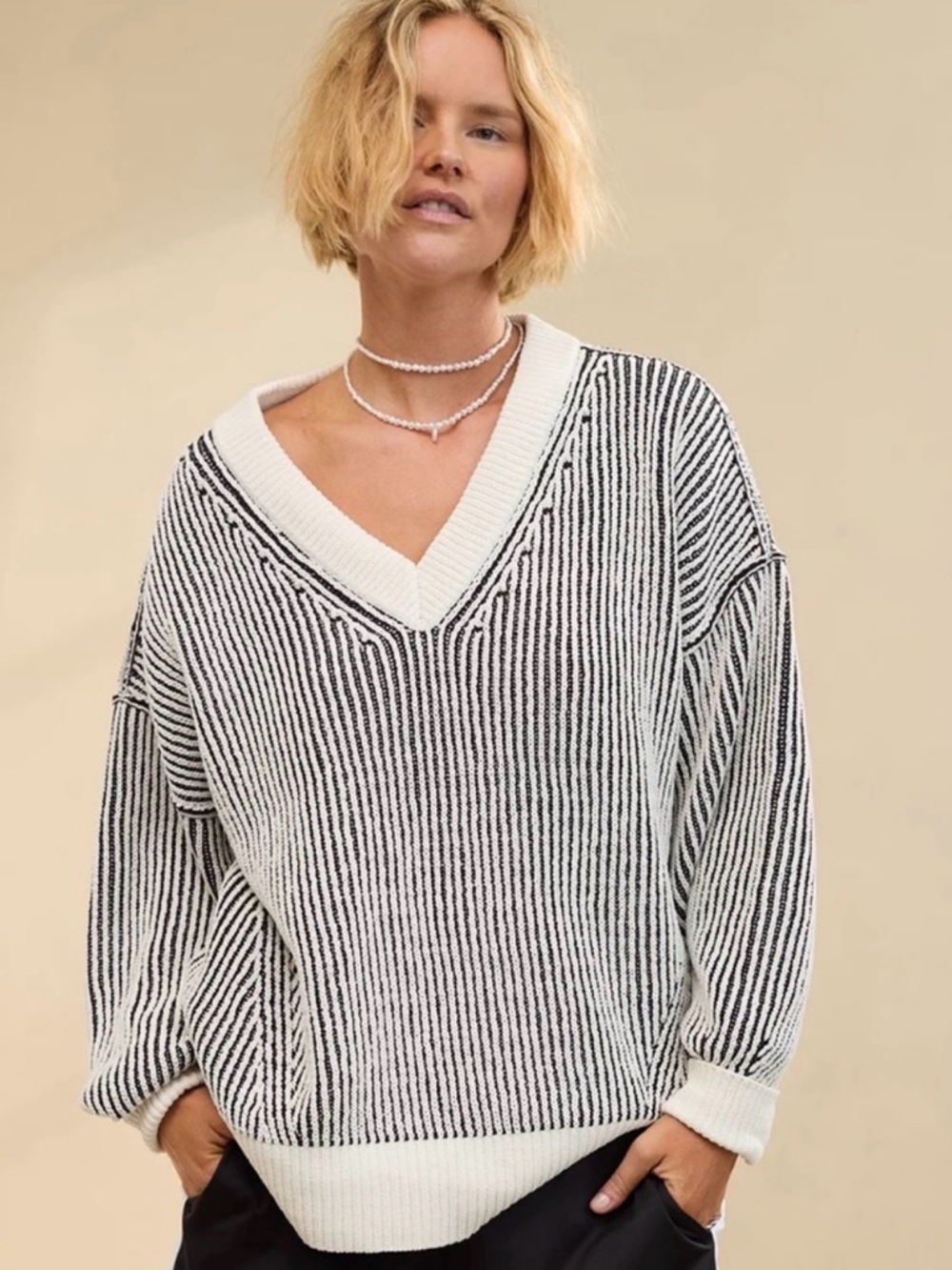 NWOT Aerie Beyond Chenille V-Neck Sweater Women’s Size Medium